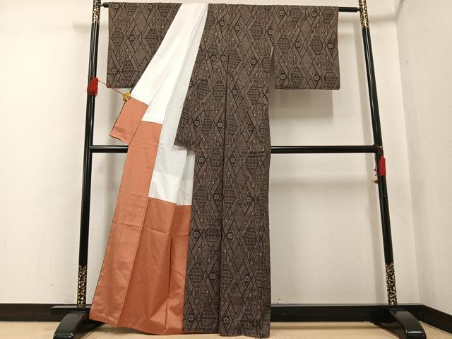 平和屋着物●本場大島紬　一元7マルキ　幾何学花文　正絹　逸品　AABF6981ph 平和屋着物○本場大島紬 一元7マルキ 幾何学花文 正絹 逸品 AABF6981ph