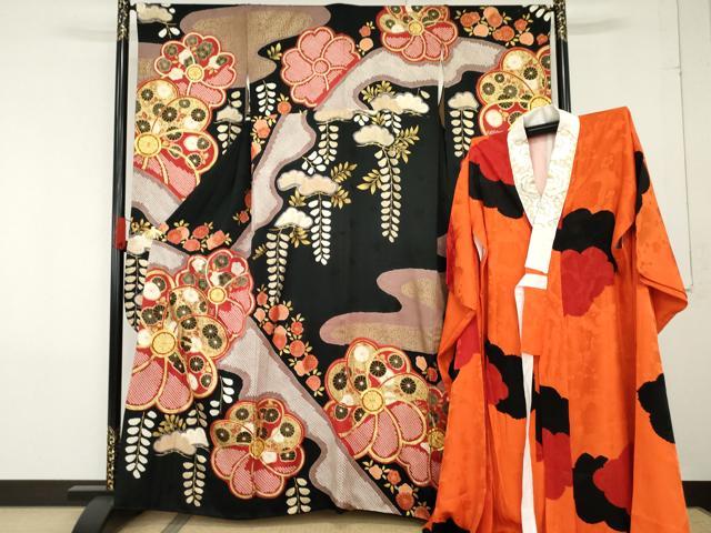 平和屋着物●豪華振袖・長襦袢(袷)セット　梅松花文　黒地　金彩　半衿刺繍　正絹　逸品　AABG0306cs