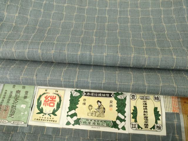 平和屋着物●本場結城紬　重要無形文化財　格子　証紙付き　正絹　逸品　AABG0820ck