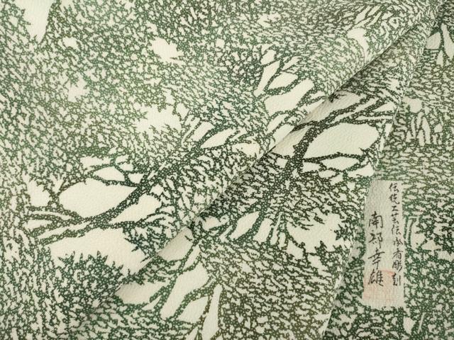平和屋着物●人間国宝・南部芳松の息子 伝統工芸伝承者彫刻・南部幸雄　型染　小紋　樹林文　鬼しぼ縮緬　正絹　逸品　未使用　AABG0823ck