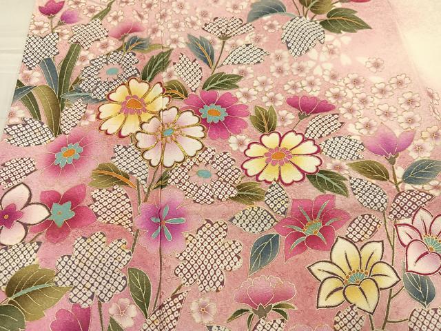 平和屋着物●豪華振袖　駒刺繍　草花文　暈し染め　金彩　正絹　逸品　AABG1049ph 平和屋着物○豪華振袖 総絞り 駒刺繍 草花丸文 黒地 金彩 正絹 逸品