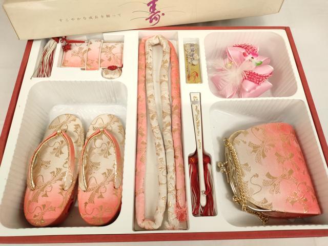 平和屋本店[]七五三　女の子　和装小物セット　束ね熨斗文　暈し染め　金糸　箱付き　逸品　AABG3165ja