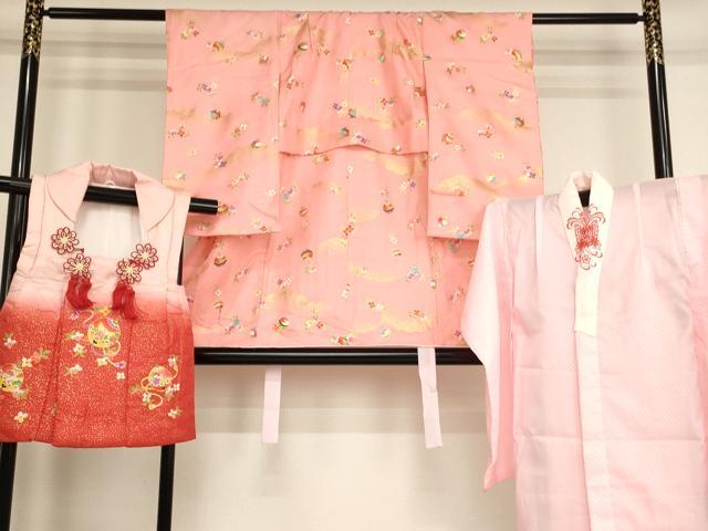 平和屋着物[]七五三　女の子　３歳　祝着　三つ身　長襦袢(単衣・半衿刺繍)・被布セット　鈴花文　金彩　逸品　AABG3378ja
