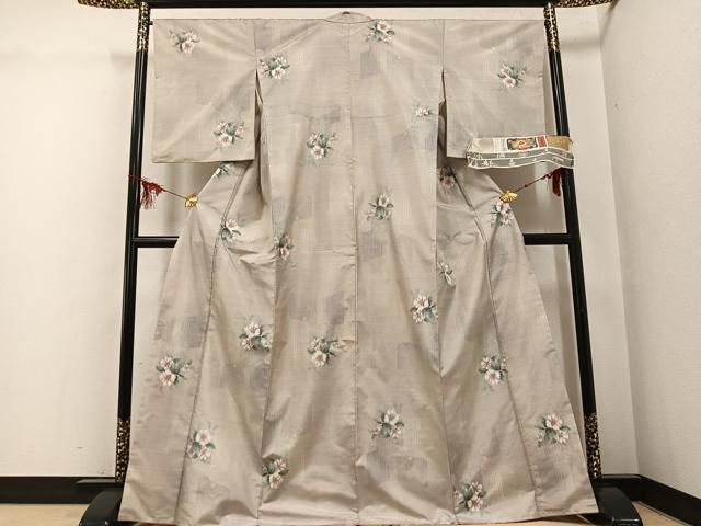 平和屋着物●都喜ヱ門　本場大島紬　白大島　一元7マルキ　総絣　草花文　藤絹織物謹製　正絹　逸品　AABH5345ph 平和屋着物○都喜ヱ門 本場大島紬 白大島 一元7マルキ 総絣 草花文 藤