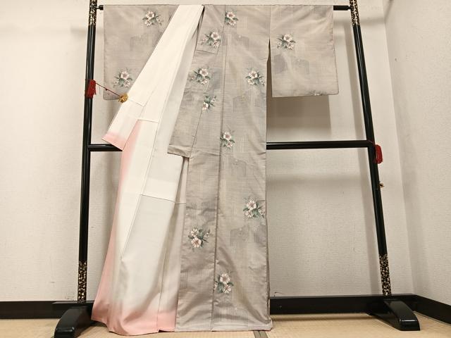 平和屋着物●都喜ヱ門　本場大島紬　白大島　一元7マルキ　総絣　草花文　藤絹織物謹製　正絹　逸品　AABH5345ph 平和屋着物○都喜ヱ門 本場大島紬 白大島 一元7マルキ 総絣 草花文 藤