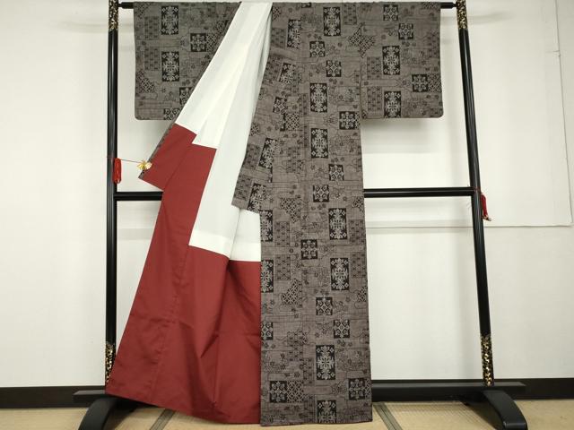 平和屋着物●本場大島紬　泥染め　カタス9マルキ　色紙吉祥花文　正絹　逸品　AABG3483cs_2