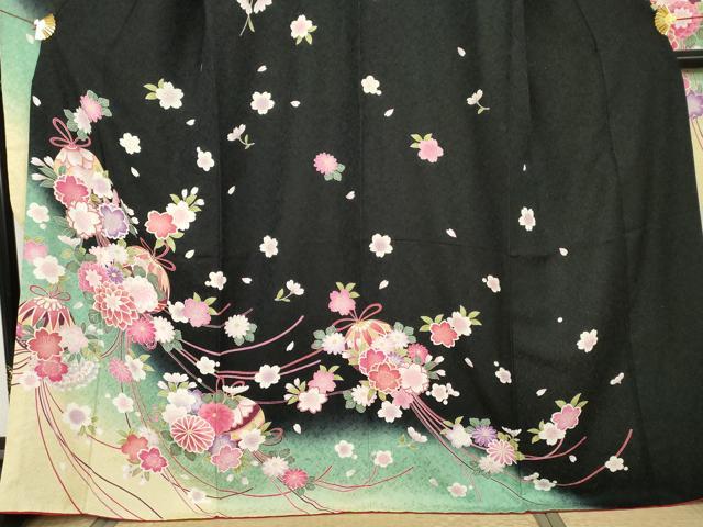 平和屋着物●豪華振袖　花薬玉　暈し染め　黒地　金彩　金通し地　正絹　逸品　AABG3511cs 平和屋着物○豪華振袖 花薬玉 暈し染め 黒地 金彩 金通し地 正絹 逸品