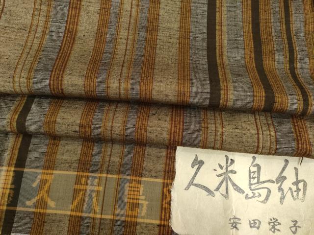 平和屋着物●国指定重要無形文化財　本場久米島紬　手織　縞　廣田紬　安田栄子作　反端付き　正絹　逸品　AABG5270ck