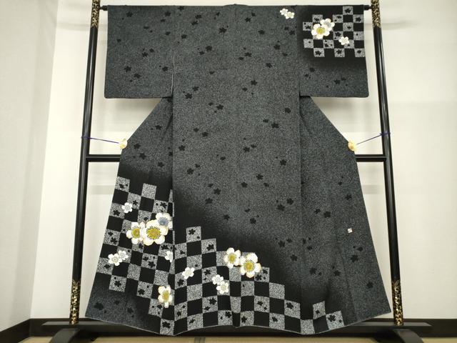 平和屋着物●京友禅 羽田工房 京都府指定無形文化財保持者 羽田登 訪問着 市松梅文 たたき染め 黒地 金銀彩 正絹 逸品 AABG5842ck 平和屋着物○京友禅 羽田工房 京都府指定無形文化財保持者 羽田登 訪問
