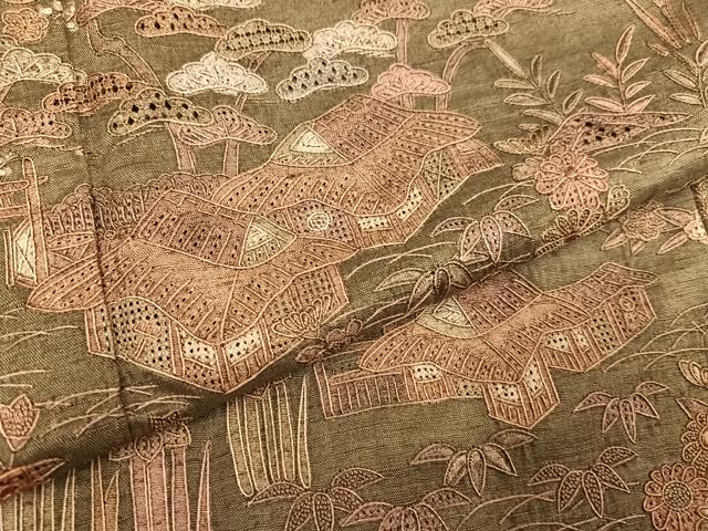 平和屋着物●訪問着　紬地　中国三大刺繍　汕頭刺繍　スワトウ刺繍　松竹梅風景文　正絹　逸品　AABG7344ph 平和屋着物○訪問着 紬地 中国三大刺繍 汕頭刺繍 スワトウ刺繍 松竹梅