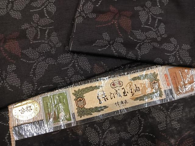 平和屋着物●本場結城玉紬　80亀甲　舞蝶文　結織苑　証紙付き　正絹　逸品　未使用　AABG7567ph 平和屋着物○本場結城玉紬 80亀甲 舞蝶文 結織苑 証紙付き 正絹 逸品