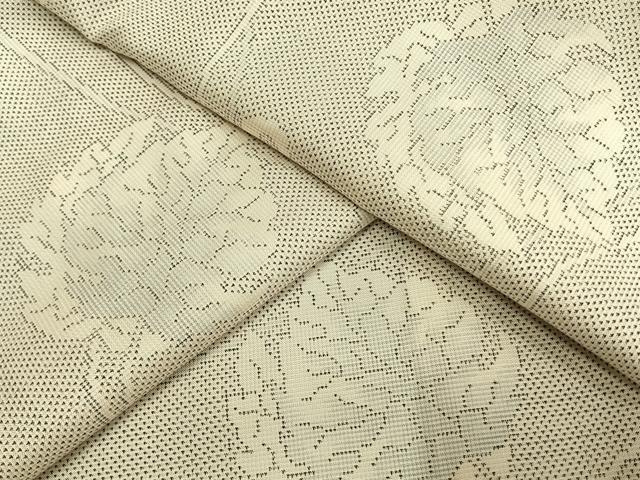 平和屋着物●本場大島紬　白大島　カタス7マルキ　葉唐草文　正絹　逸品　未使用　AABH0710fy