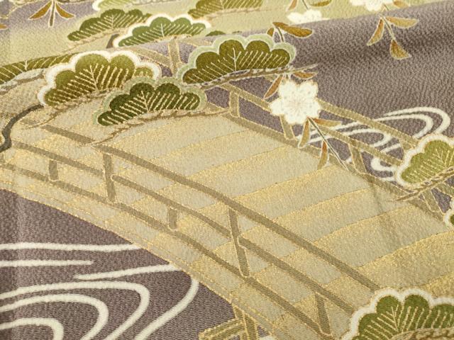 平和屋着物●訪問着　友禅　駒刺繍　渡り橋桜松文　金彩　浜ちりめん　反端付き　正絹　逸品　AABH2602ck 平和屋着物○訪問着 友禅 駒刺繍 渡り橋桜松文 金彩 浜ちりめん 反端