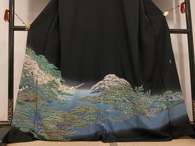 平和屋着物●本場加賀友禅作家　杉浦伸 　黒留袖　風景草花文　暈し染め　正絹　逸品　AABH3058ph 平和屋着物○本場加賀友禅作家 杉浦伸 黒留袖 風景草花文 暈し染め