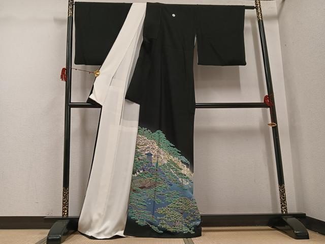 平和屋着物●本場加賀友禅作家　杉浦伸 　黒留袖　風景草花文　暈し染め　正絹　逸品　AABH3058ph 平和屋着物○本場加賀友禅作家 杉浦伸 黒留袖 風景草花文 暈し染め