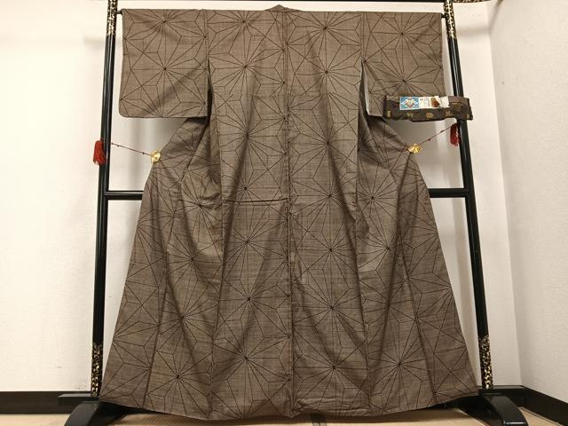 平和屋着物●本場大島紬　古代染色純泥染　カタス9マルキ　麻の葉文様　証紙付き　正絹　逸品　AABH3117ph_1