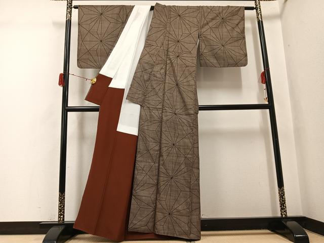 平和屋着物●本場大島紬　古代染色純泥染　カタス9マルキ　麻の葉文様　証紙付き　正絹　逸品　AABH3117ph_2