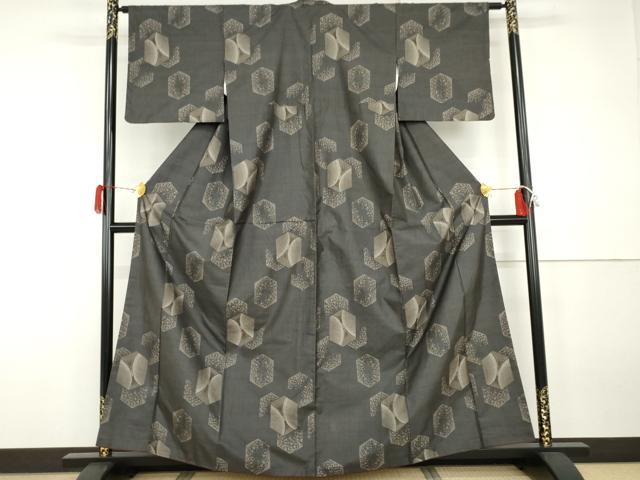 平和屋着物●本場大島紬　カタス9マルキ　総絣　亀甲重ね舞蝶文　正絹　逸品　AABH3704cs