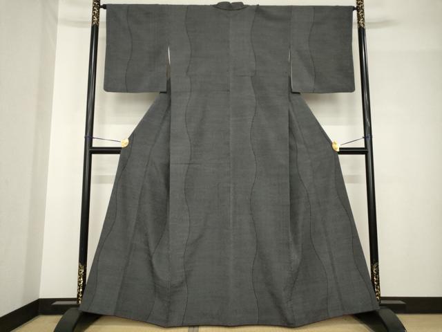平和屋着物●本塩沢　170亀甲　よろけ間道　黒地　正絹　逸品　AABH4600ck_1