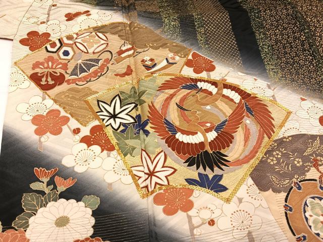 平和屋着物●英王室献上友禅作家　木下勝功　振袖　駒刺繍　地紙花蝶群れ鶴吉祥文　暈し染め　金彩　正絹　逸品　AABH5242ph_3
