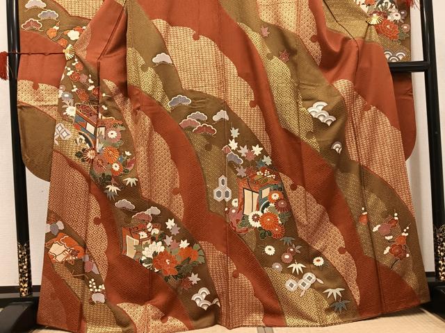 平和屋着物●豪華振袖　駒刺繍　雪輪御所車草花文　金彩　正絹　逸品　AABH6903ph_2