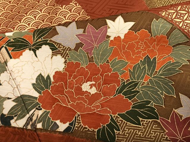 平和屋着物●豪華振袖　駒刺繍　雪輪御所車草花文　金彩　正絹　逸品　AABH6903ph_6