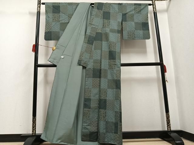 平和屋着物●本場大島紬　中国三大刺繍　汕頭刺繍　スワトウ刺繍　カタス7マルキ　市松吉祥文　正絹　逸品　未使用　AABH6923ph_2