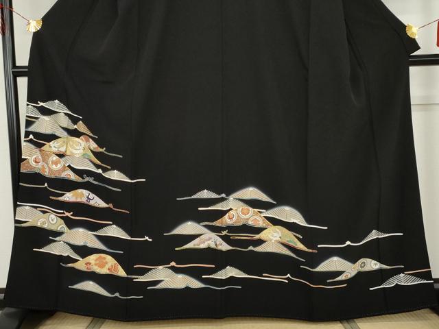 平和屋着物●創業460年・千總　黒留袖　駒刺繍　双鶴吉祥松文　金彩　正絹　逸品　AABH7139cs_2