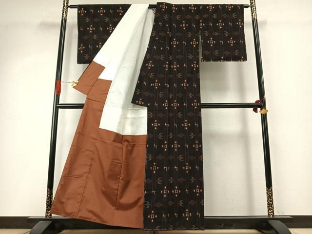 平和屋着物●国指定重要無形文化財　本場久米島紬　手織　琉球絣　正絹　逸品　未使用　AABI1692fy_2