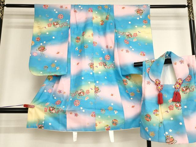 平和屋着物[]七五三　女の子　３歳　祝着　三つ身　被布セット　花手毬文　金彩　AABI2703ja