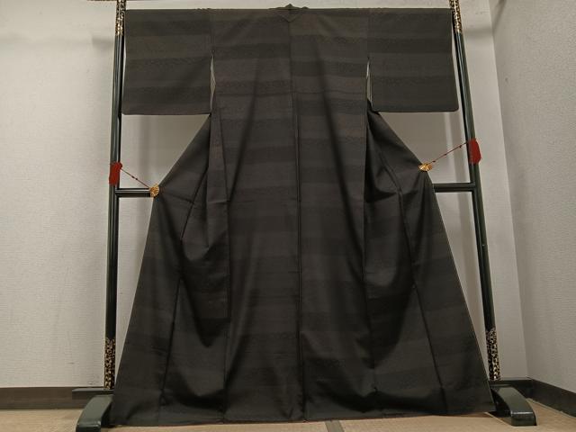 平和屋着物●お召　横段花文　黒地　さが美扱い　正絹　逸品　AABI2994ph_1