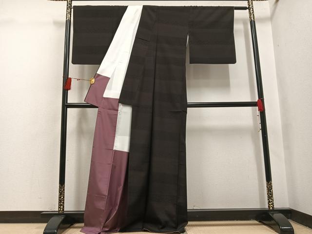 平和屋着物●お召　横段花文　黒地　さが美扱い　正絹　逸品　AABI2994ph_2