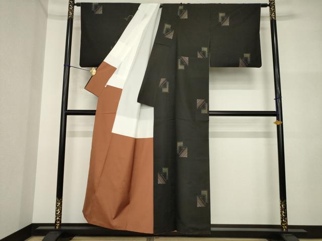 平和屋着物●本場大島紬　カタス9マルキ　地空き　色紙重ね文　黒地　正絹　逸品　AABI5147ck_2