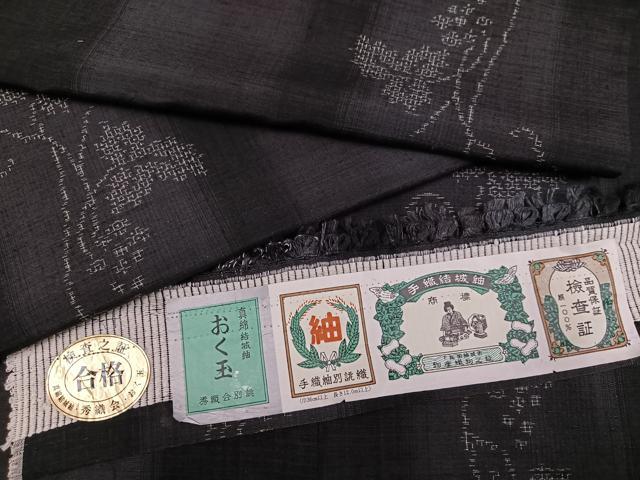 平和屋着物●真綿結城紬　80亀甲　手織り　葡萄蔦の葉文　おく玉　黒地　ロング丈　証紙付き　正絹　逸品　AABJ3880ph 32,110円