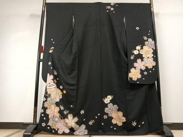 平和屋着物●豪華振袖　駒刺繍　舞桜文　黒地　金彩　正絹　逸品　AABK1512fy