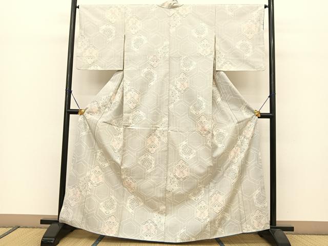 平和屋着物●本場大島紬　白大島　9マルキ　120亀甲　向かい鳳凰亀甲花文　正絹　逸品　BAAT0972yc