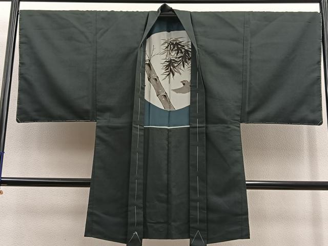 平和屋着物＃男性 長羽織 紬 錆鉄御納戸色 羽裏：竹雀 正絹 逸品 