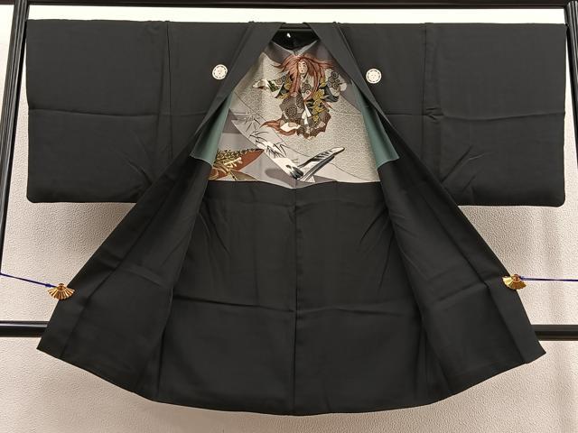 平和屋着物＃男性 長羽織 黒紋付 羽裏：人物文 正絹 逸品 BAAU0054