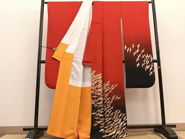 平和屋着物●金彩友禅　卓越技能者・名工・和田光正　振袖　飛鶴文　暈し染め　金銀彩　金通し地　正絹　逸品　BAAU0167gt 平和屋着物○金彩友禅 卓越技能者・名工・和田光正 振袖 飛鶴文