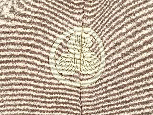 平和屋着物●上質な色無地　灰桜色　正絹　逸品　BAAW5149hj 平和屋着物○上質な色無地 伊と幸 松岡姫 承華縮緬 淡藤色 反端付き