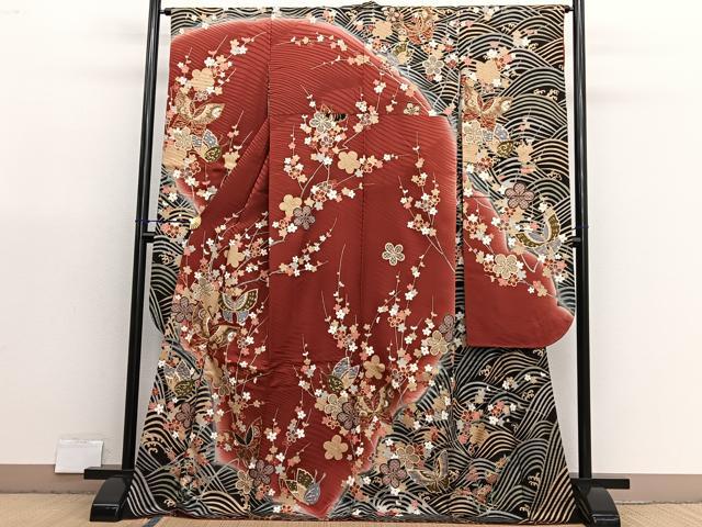平和屋着物●豪華振袖　駒刺繍　立波花蝶文　暈し染め　黒地　金銀彩　正絹　逸品　BAAX7176hv 32,110円