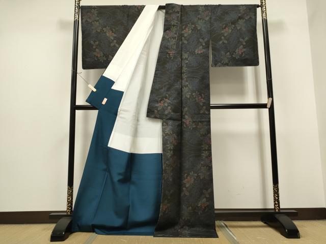 平和屋着物●本場染大島紬　9マルキ　幾何学文様　黒地　正絹　逸品　AAAU8271zg 平和屋着物○本場染大島紬 9マルキ 幾何学文様 黒地 正絹 逸品 AAAU8271zg