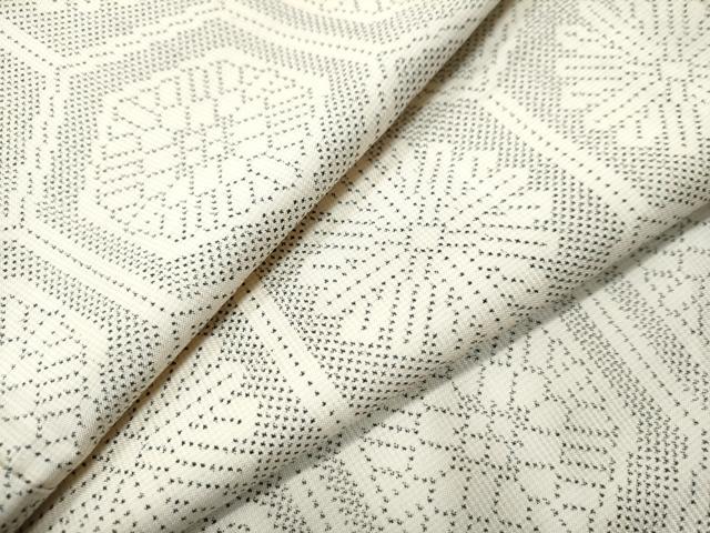 平和屋着物●本場大島紬　白大島　7マルキ　亀甲花文　三越扱い　正絹　逸品　CAAS7036yc