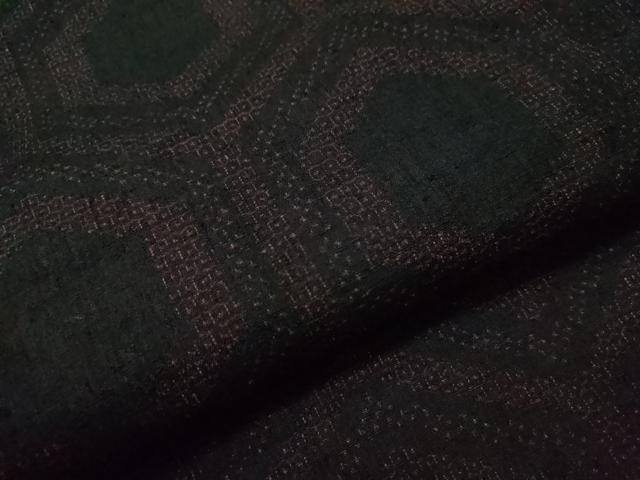 平和屋着物○本場結城紬 重要無形文化財 80亀甲 亀甲文 黒地 正絹 
