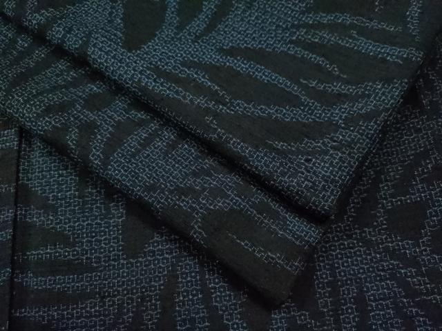 平和屋着物●結城紬　80亀甲　草木文　黒地　正絹　逸品　CAAS7293yc