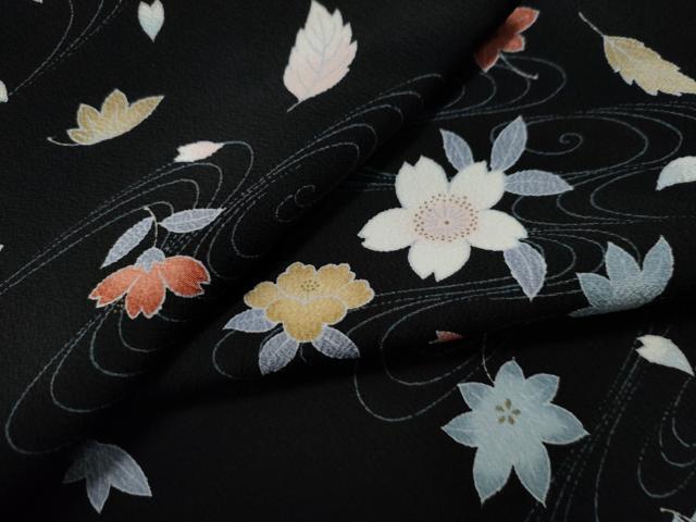平和屋着物●上質な小紋　竜田川舞桜文　黒地　金彩　鬼しぼ縮緬　正絹　逸品　CAAS7564yc