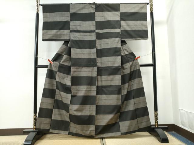 平和屋着物●本場大島紬　9マルキ　150亀甲　変わり市松文　正絹　逸品　CAAS7582yc