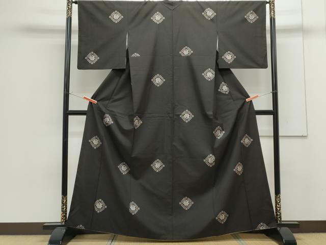 平和屋着物○本場大島紬 9マルキ 総絣 地空 色紙重ね舞蝶