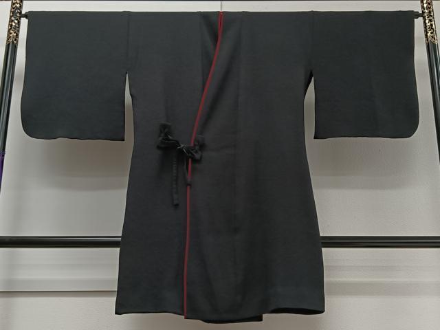 平和屋着物＃道中着　濡羽色　黒地　鬼しぼ縮緬　ロング丈　正絹　逸品　CAAT5957id