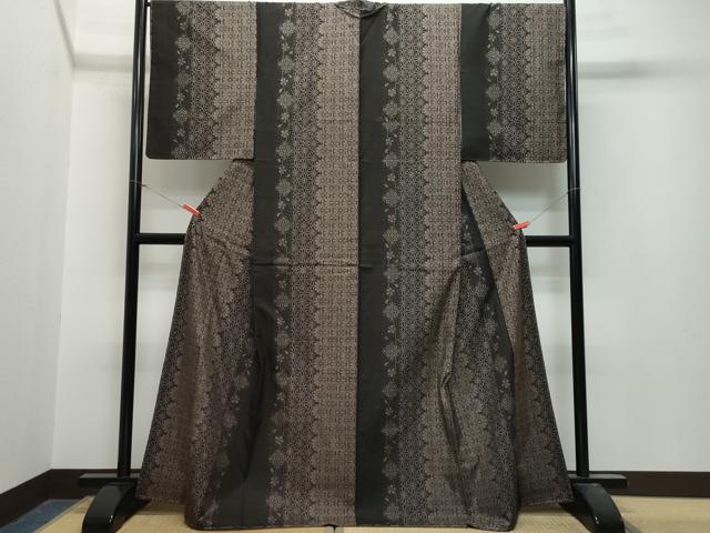 平和屋着物○本場大島紬 7マルキ 舞花文 正絹 逸品 DAAV3317du